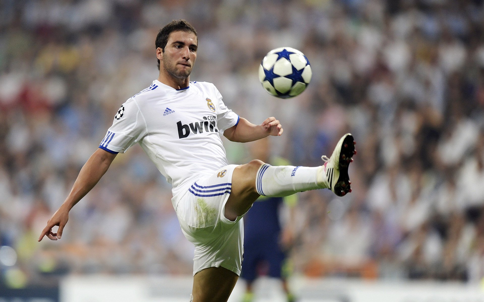 俱乐部官僚化管理影响战术执行效率，俱乐部型管理者